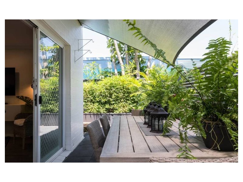 2/54 Darramabal Street, Chevron Island QLD 4217