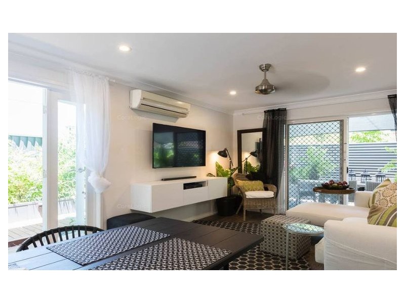 2/54 Darramabal Street, Chevron Island QLD 4217