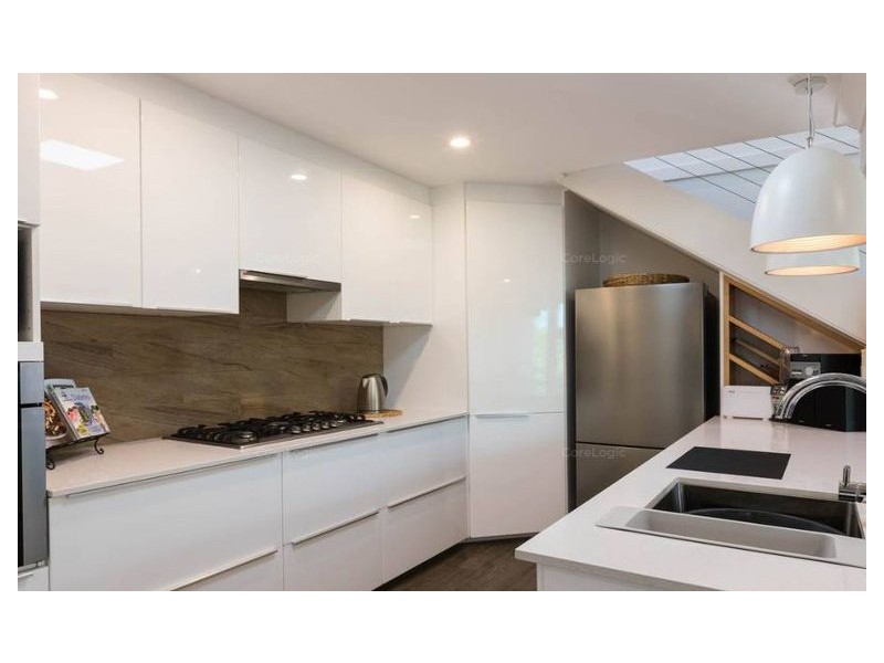 2/54 Darramabal Street, Chevron Island QLD 4217