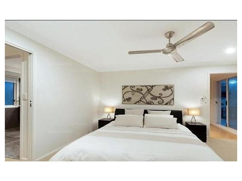 2/54 Darramabal Street, Chevron Island QLD 4217