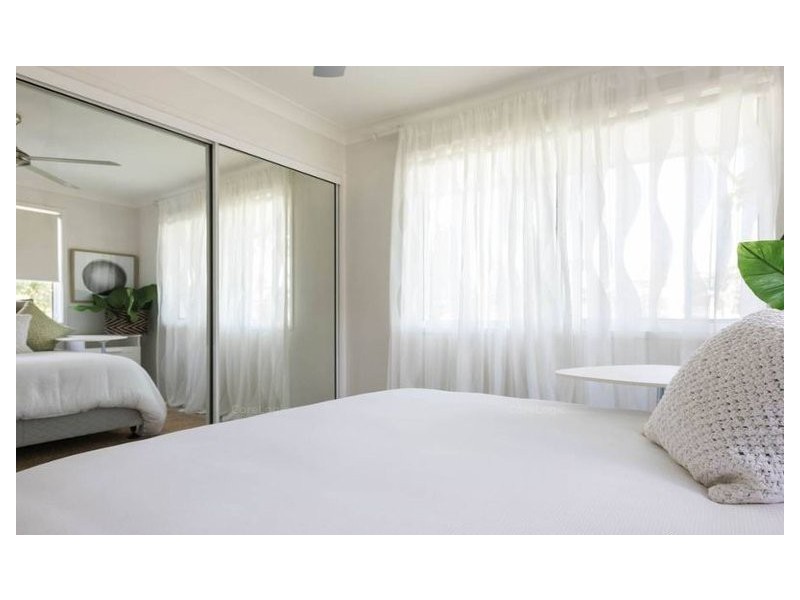 2/54 Darramabal Street, Chevron Island QLD 4217
