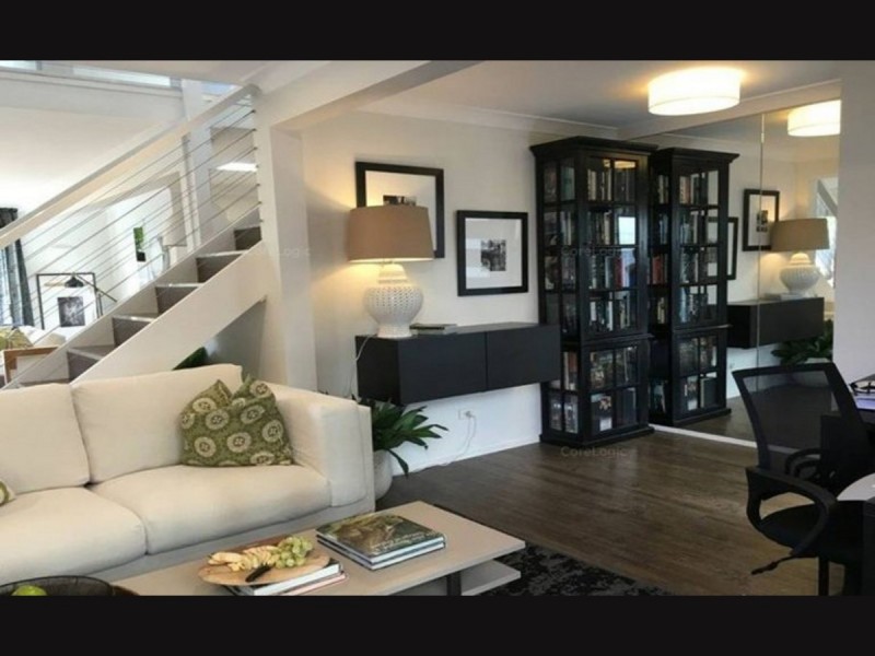 2/54 Darrambal Street, Chevron Island QLD 4217