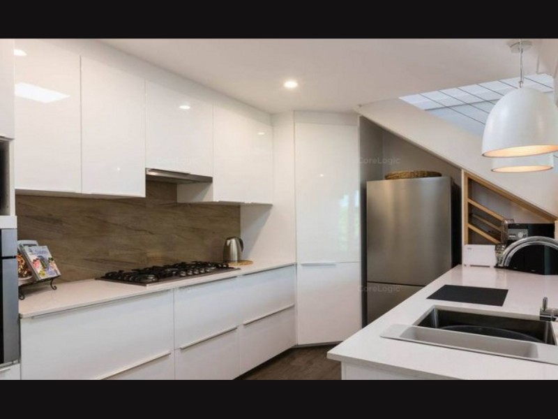 2/54 Darrambal Street, Chevron Island QLD 4217