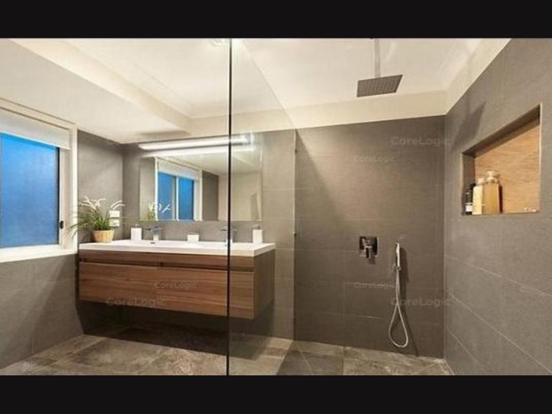 2/54 Darrambal Street, Chevron Island QLD 4217