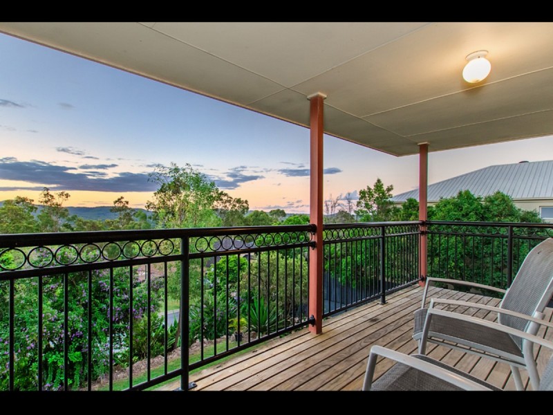 18 Tara Vista Boulevarde, Highland Park QLD 4211