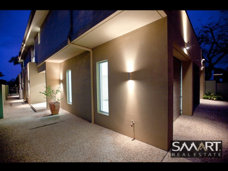 7A Vespa Crescent, Bundall QLD 4217