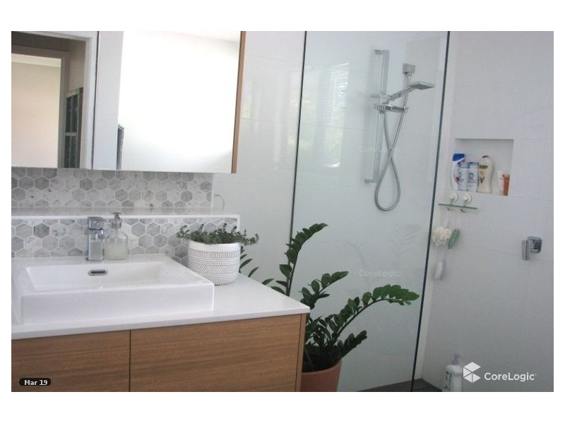 1/8 Onyx Court, Carrara QLD 4211