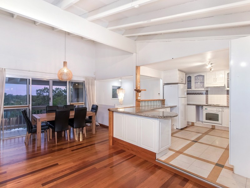 4 Harneil Place, Carrara QLD 4211