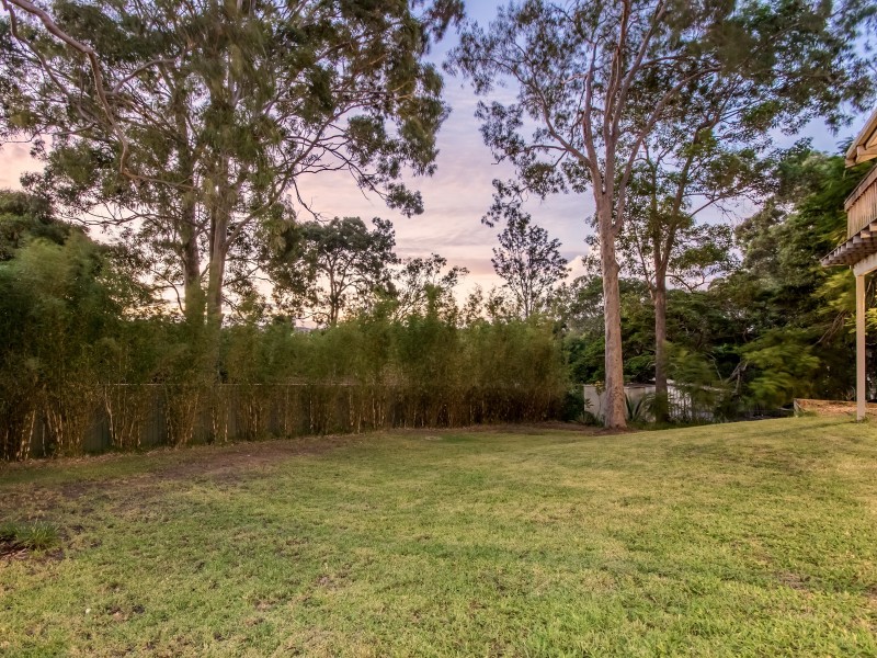 4 Harneil Place, Carrara QLD 4211