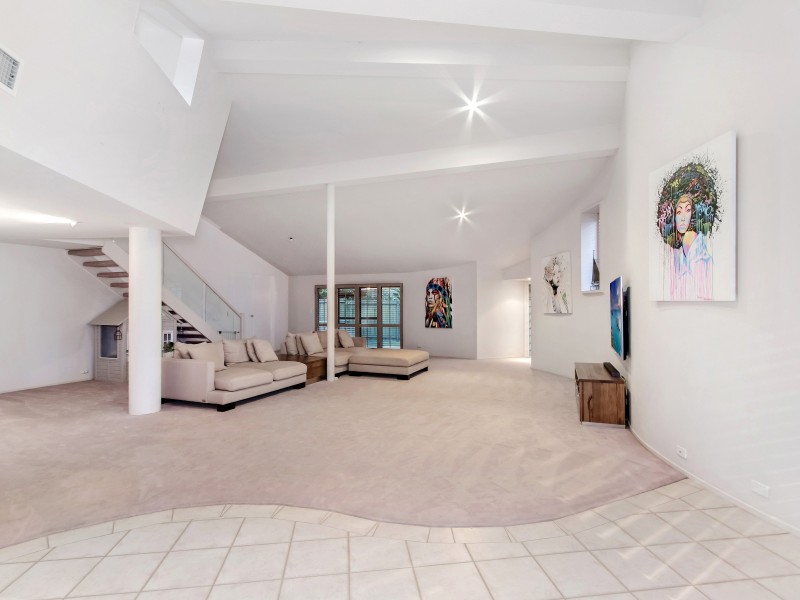 111 Alison Road, Carrara QLD 4211