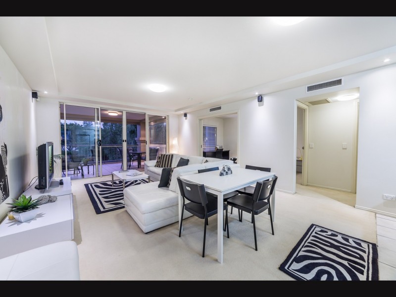 8429 Magnolia Dr East, Hope Island QLD 4212