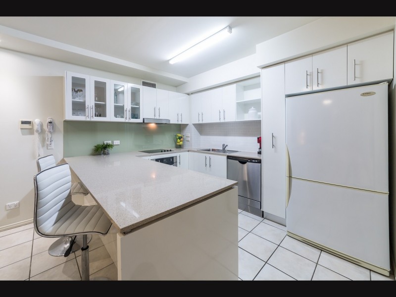8429 Magnolia Dr East, Hope Island QLD 4212