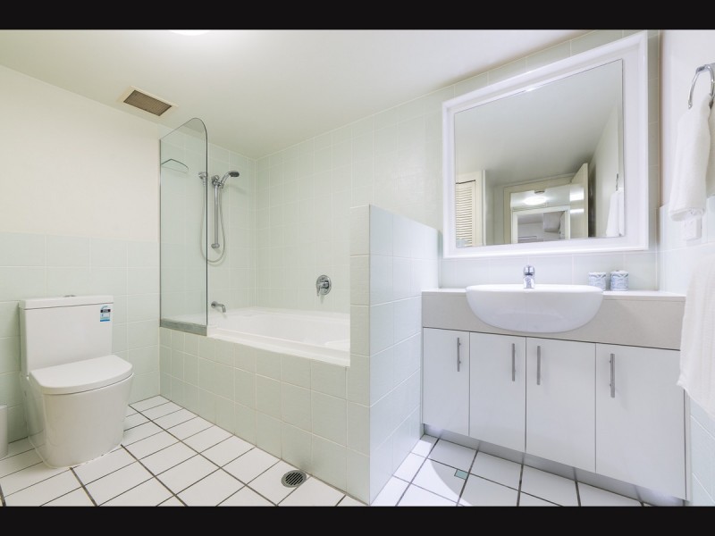 8429 Magnolia Dr East, Hope Island QLD 4212