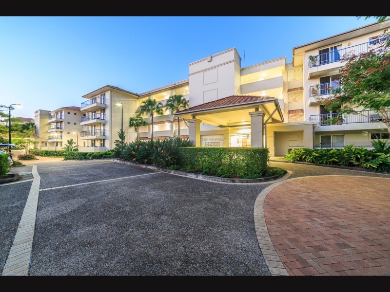 8429 Magnolia Dr East, Hope Island QLD 4212
