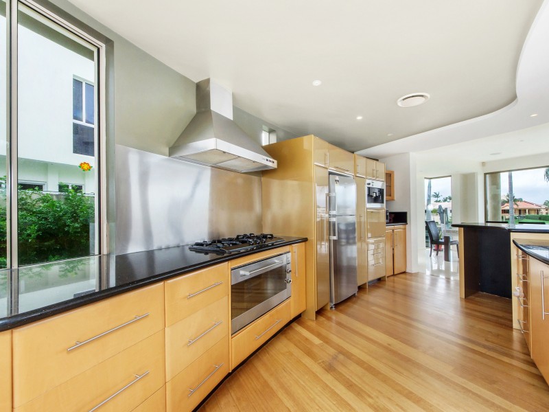 21 Montego Court, Mermaid Waters QLD 4218