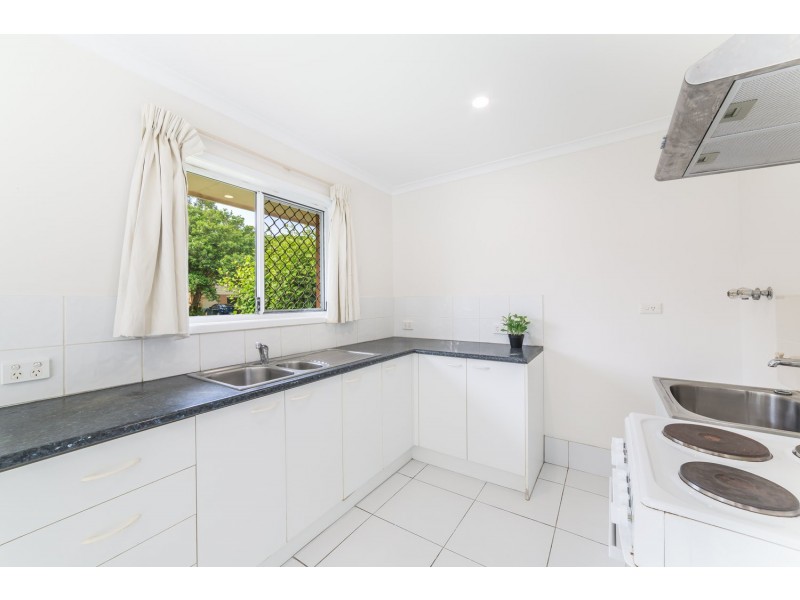 1/20 Parneno Street, Chevron Island QLD 4217