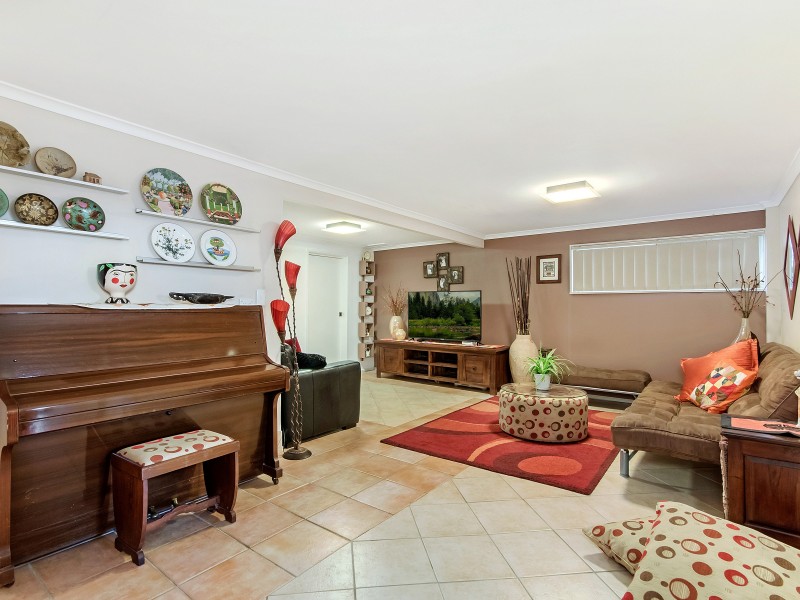 19 Mitchell Avenue, Molendinar QLD 4214