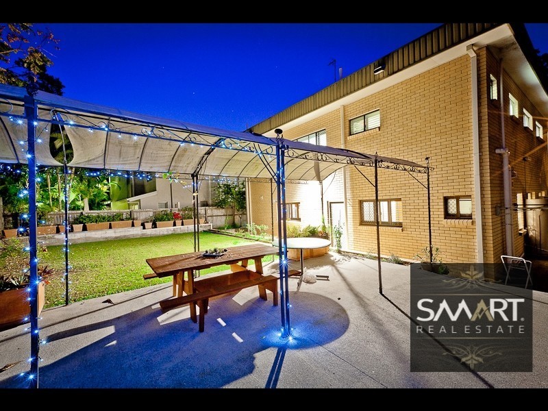 108 Slatyer Avenue, Bundall QLD 4217