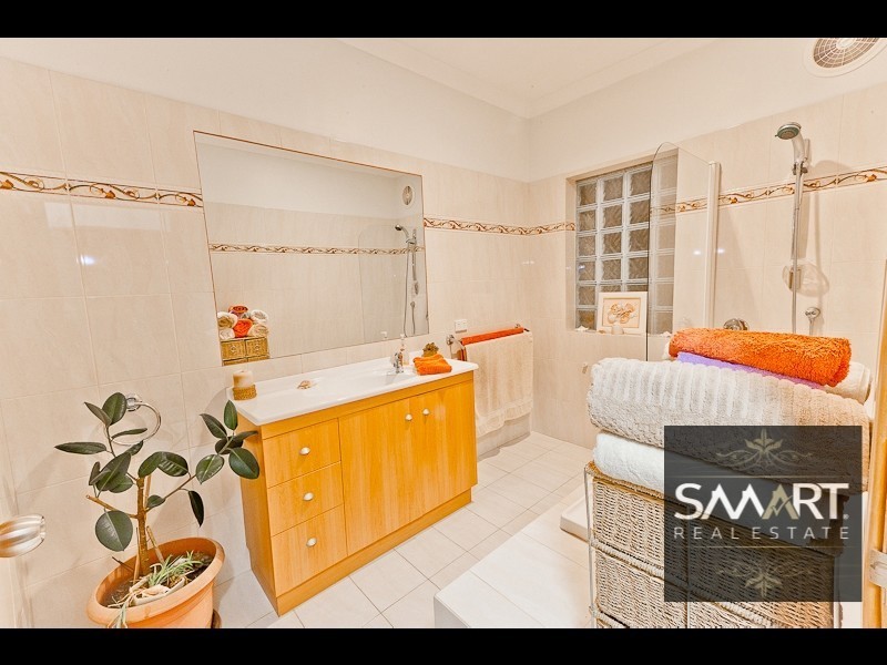 108 Slatyer Avenue, Bundall QLD 4217