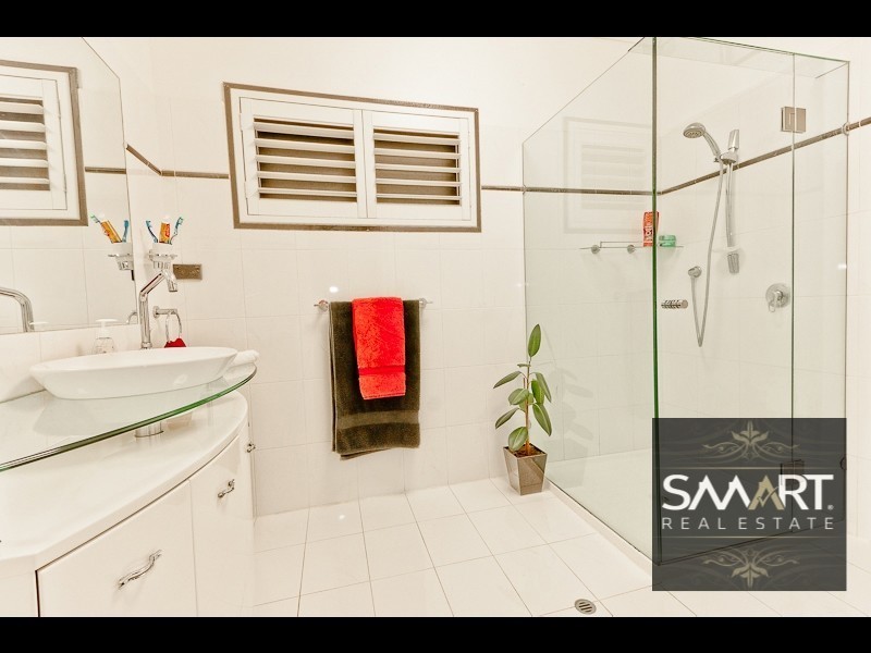 108 Slatyer Avenue, Bundall QLD 4217