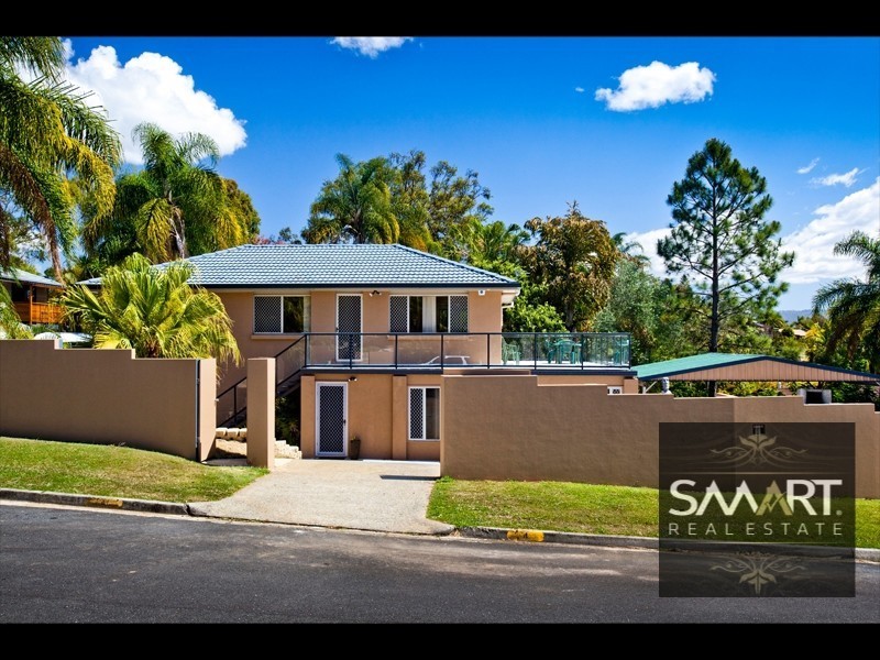 4 Tallowood Rd, Ashmore QLD 4214