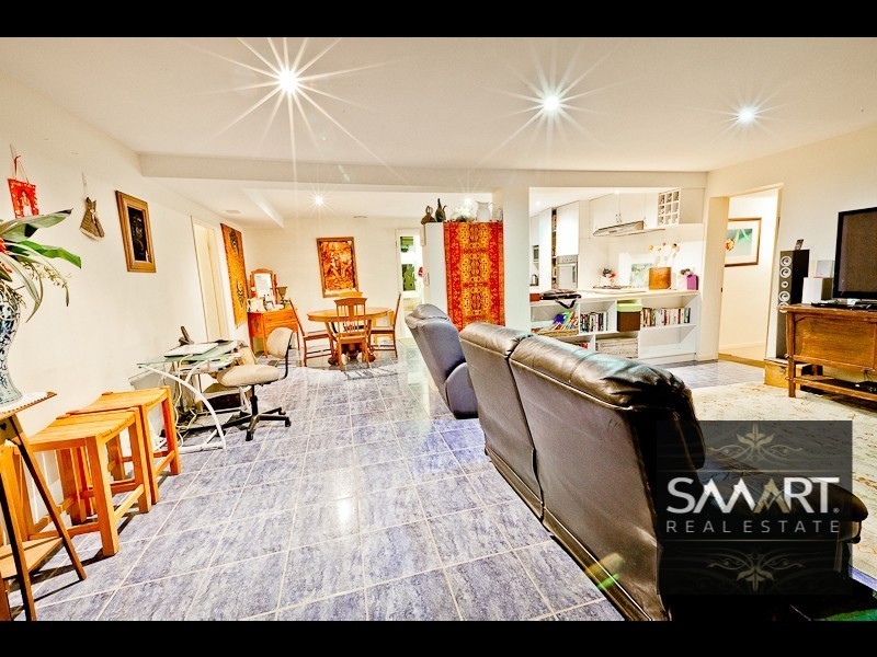 4 Tallowood Rd, Ashmore QLD 4214
