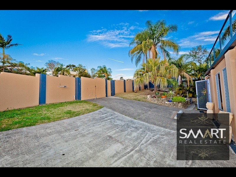 4 Tallowood Rd, Ashmore QLD 4214