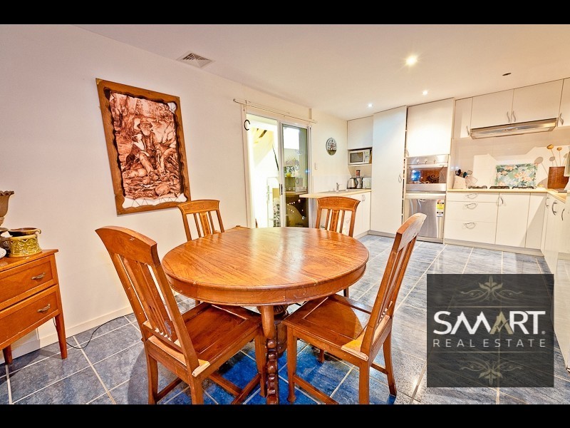 4 Tallowood Rd, Ashmore QLD 4214