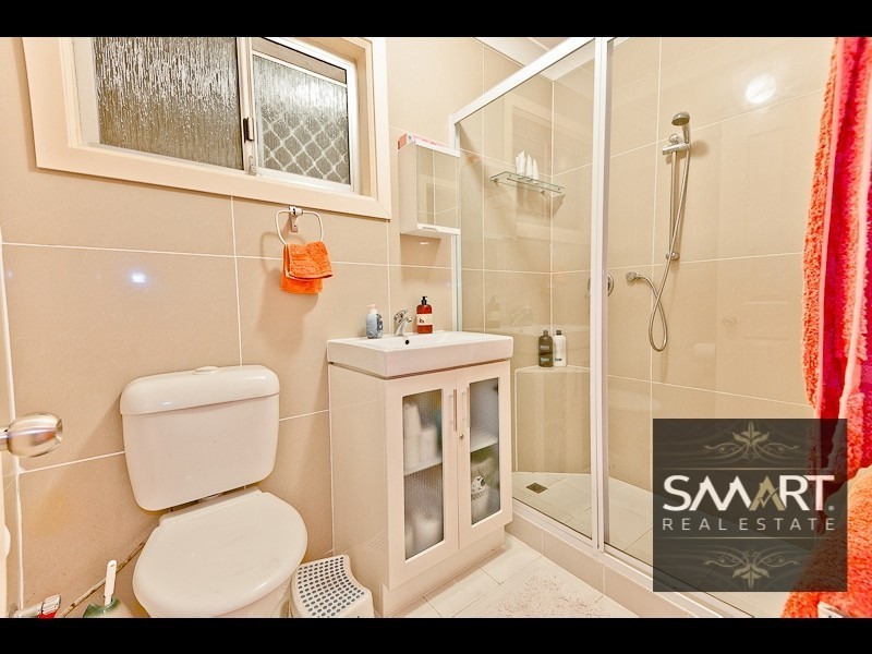 4 Tallowood Rd, Ashmore QLD 4214