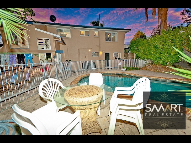 4 Tallowood Rd, Ashmore QLD 4214