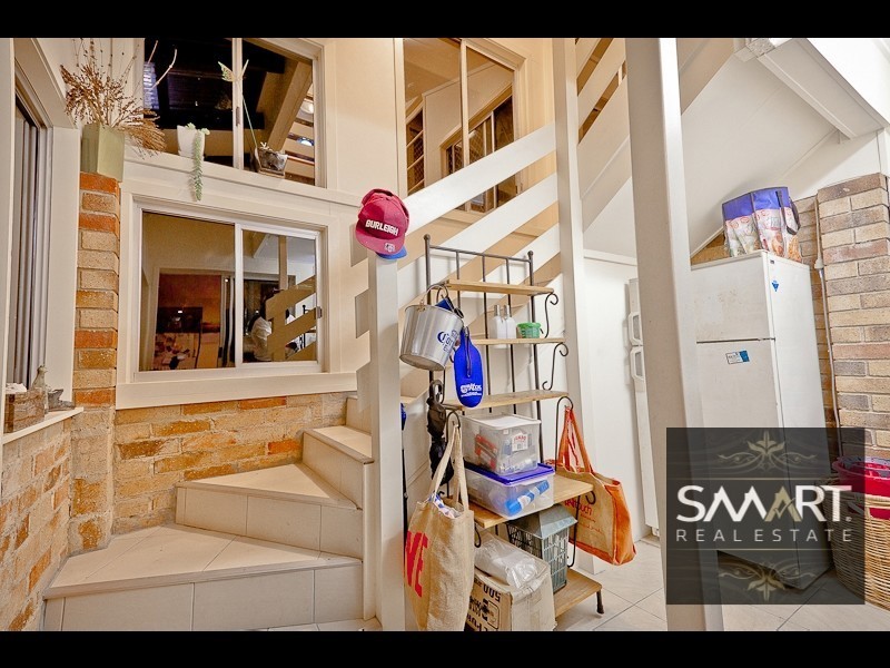 4 Tallowood Rd, Ashmore QLD 4214