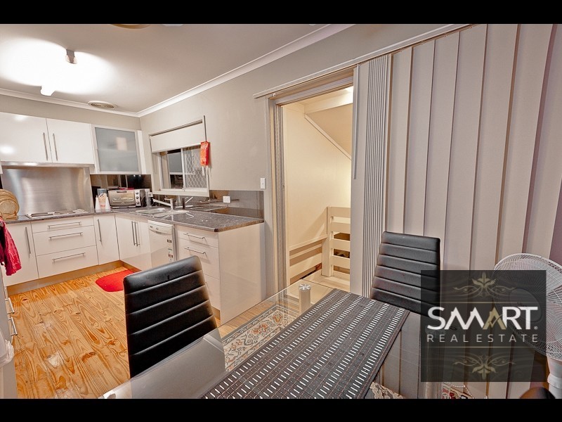 4 Tallowood Rd, Ashmore QLD 4214