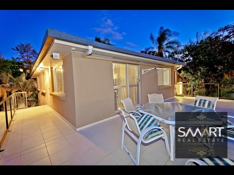 4 Tallowood Rd, Ashmore QLD 4214