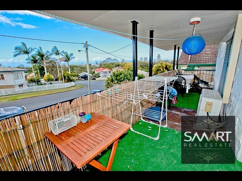 8 Deakin Avenue, Southport QLD 4215