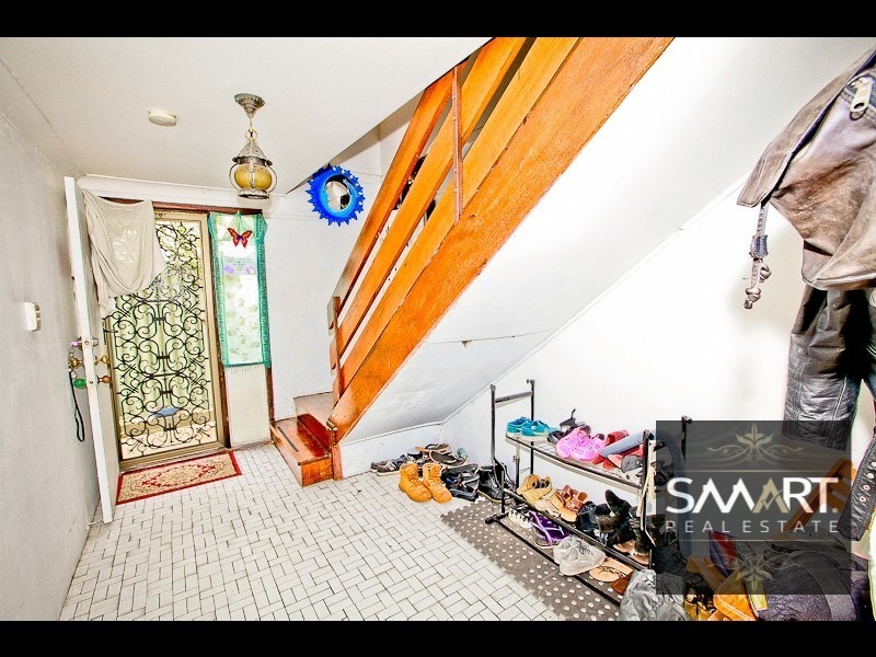 8 Deakin Avenue, Southport QLD 4215