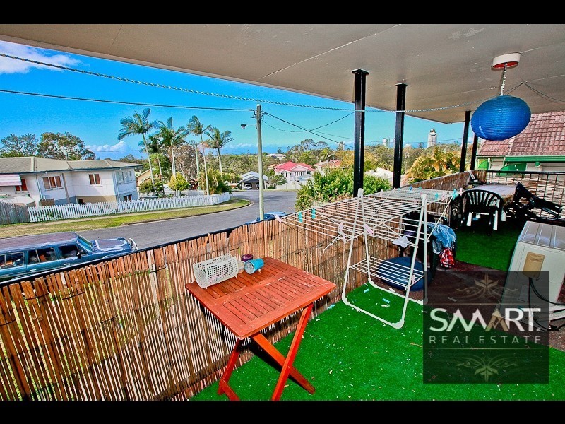 8 Deakin Avenue, Southport QLD 4215