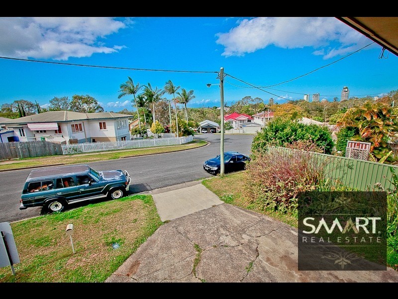 8 Deakin Avenue, Southport QLD 4215