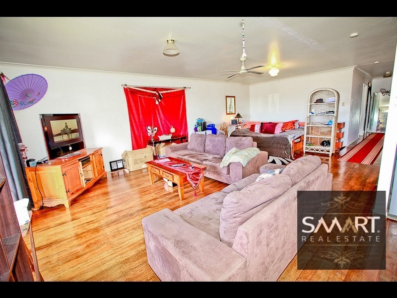 8 Deakin Avenue, Southport QLD 4215