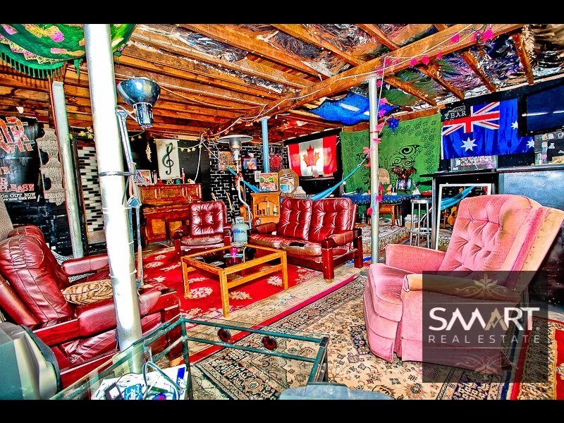 8 Deakin Avenue, Southport QLD 4215