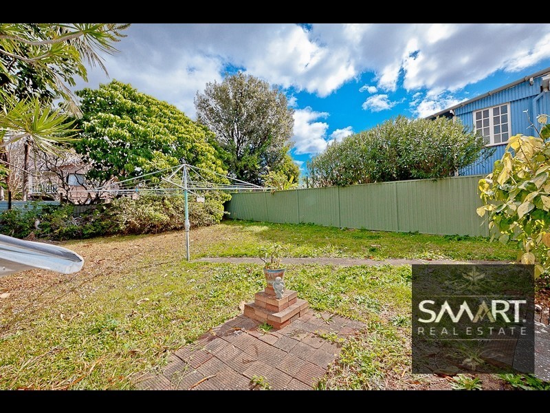 8 Deakin Avenue, Southport QLD 4215