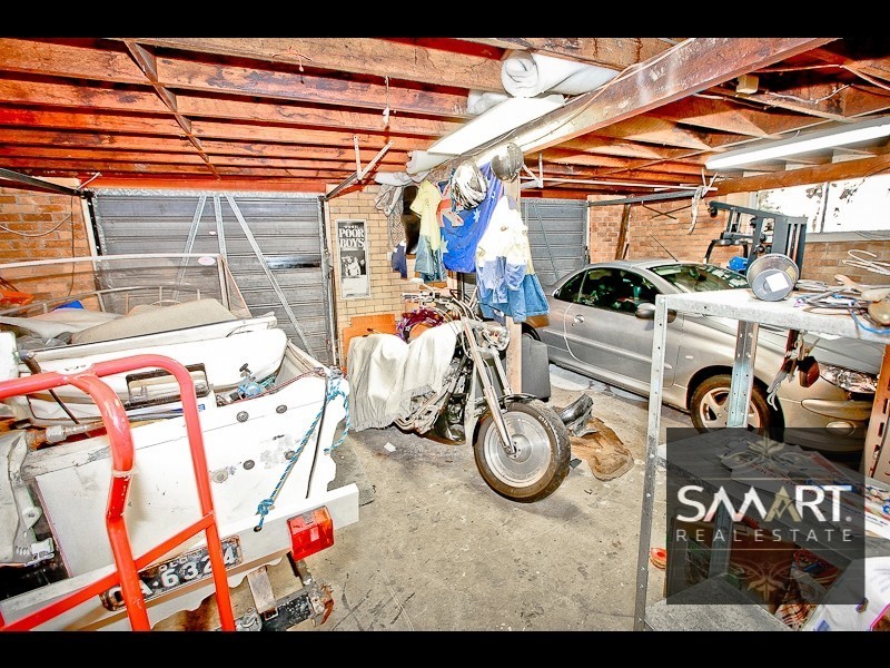 8 Deakin Avenue, Southport QLD 4215