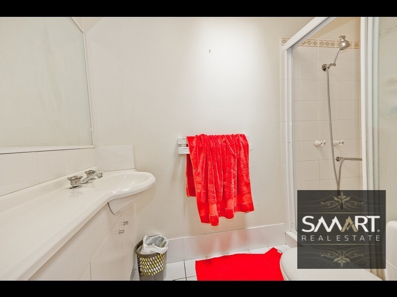 1/24 Terrigal Crescent, Southport QLD 4215