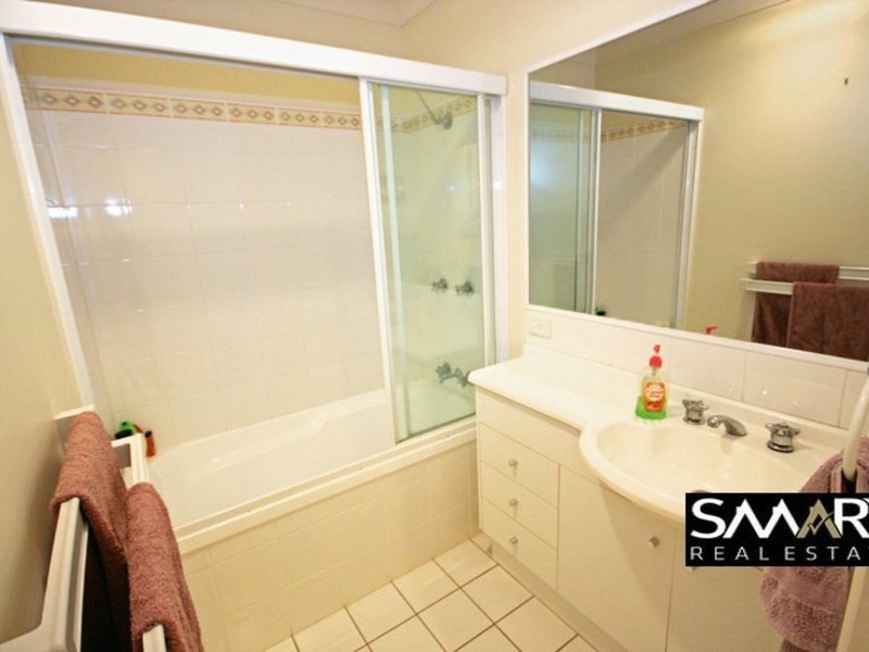 1/24 Terrigal Crescent, Southport QLD 4215