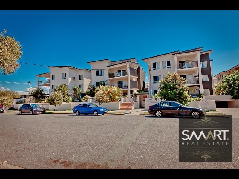 2/4 Proud Street, Labrador QLD 4215