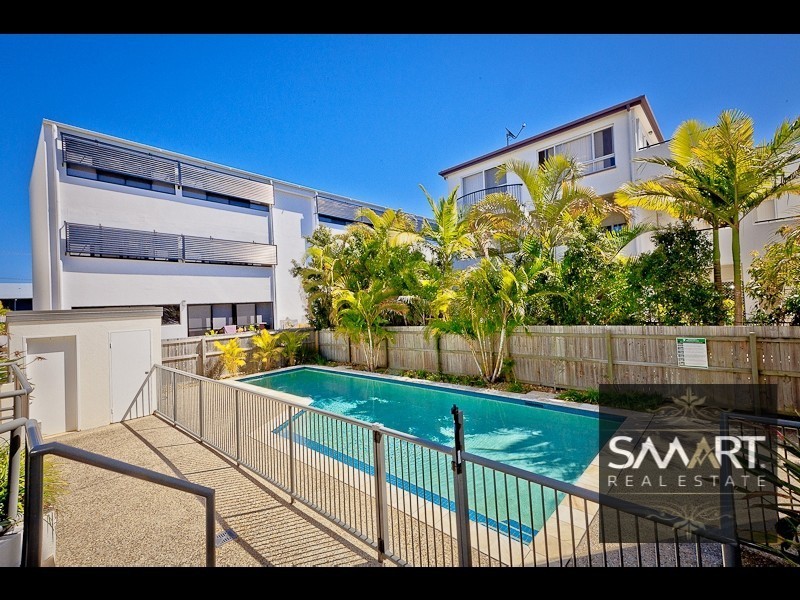 2/4 Proud Street, Labrador QLD 4215