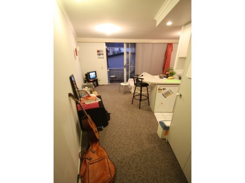 14/15 Weemala Street, Chevron Island QLD 4217