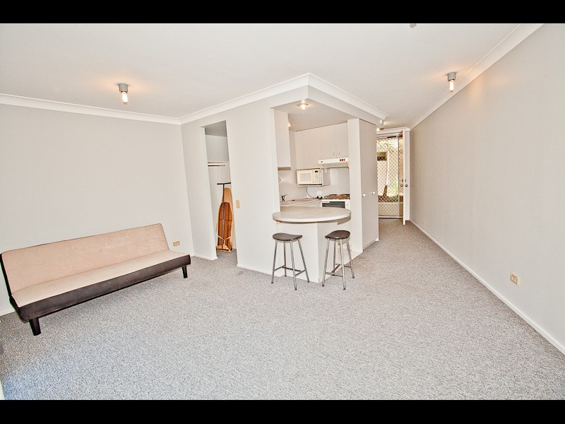 5/15 Weemala Street, Chevron Island QLD 4217