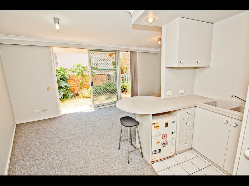 5/15 Weemala Street, Chevron Island QLD 4217