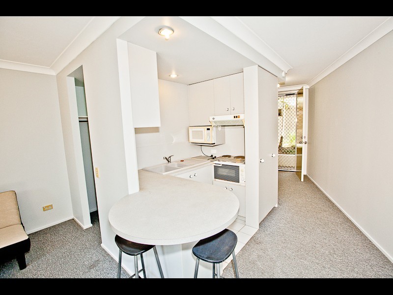 5/15 Weemala Street, Chevron Island QLD 4217