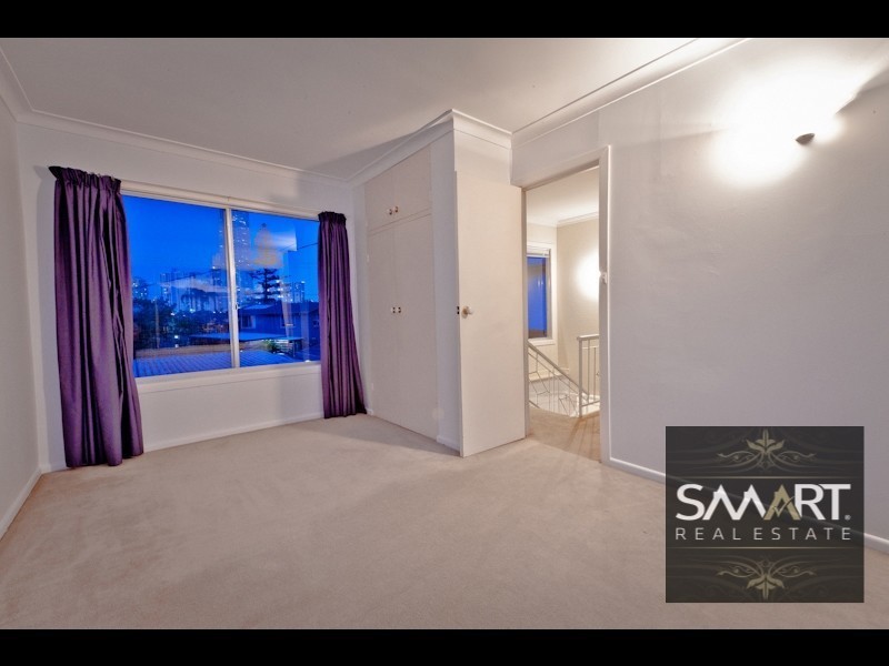 3 Valencia Avenue, Isle Of Capri QLD 4217